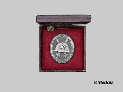 germany,_wehrmacht._a_silver_grade_wound_badge,_with_case_and_stick_pin_miniature,_by_wilhelm_deumer_e_medals__g63439_3