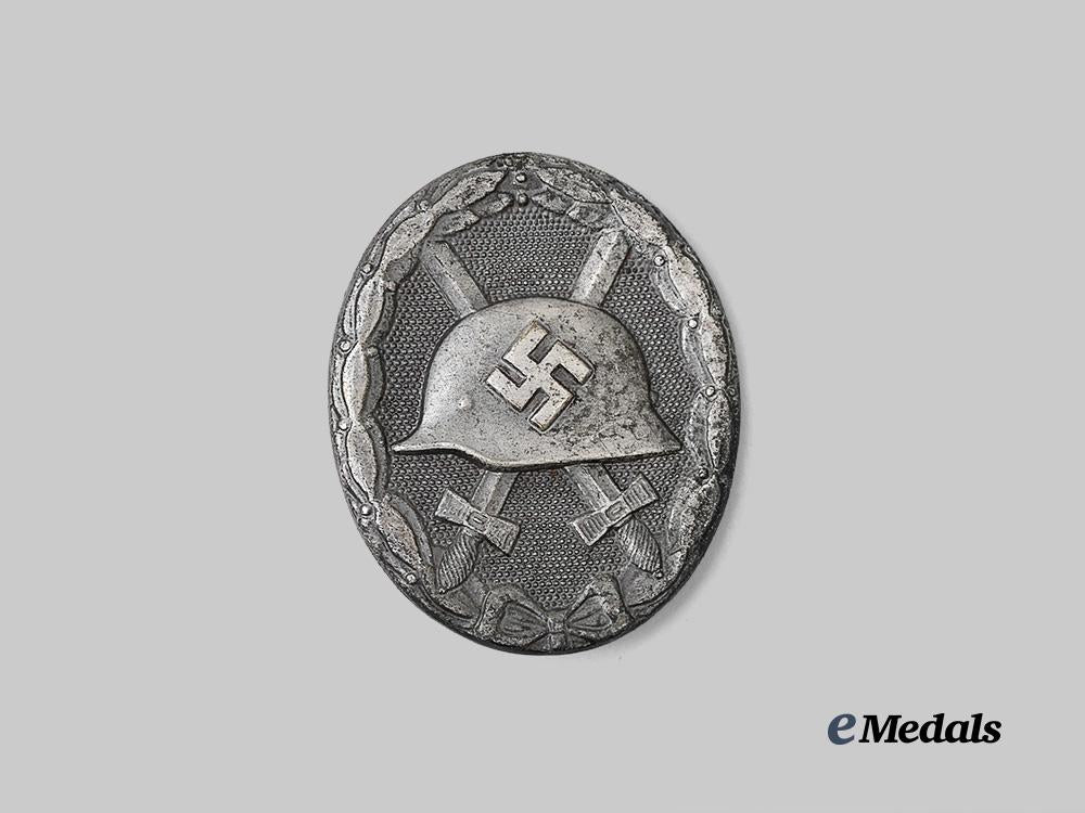 germany,_wehrmacht._a_silver_grade_wound_badge,_with_case_and_stick_pin_miniature,_by_wilhelm_deumer_e_medals__g63439_7