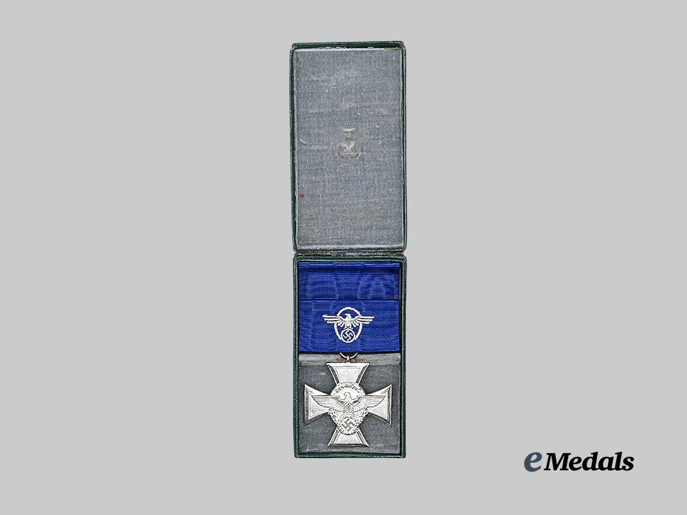 germany,_ordnungspolizei._a_long_service_award,_i_i_class_for18_years,_with_case_e_medals__g63443_3