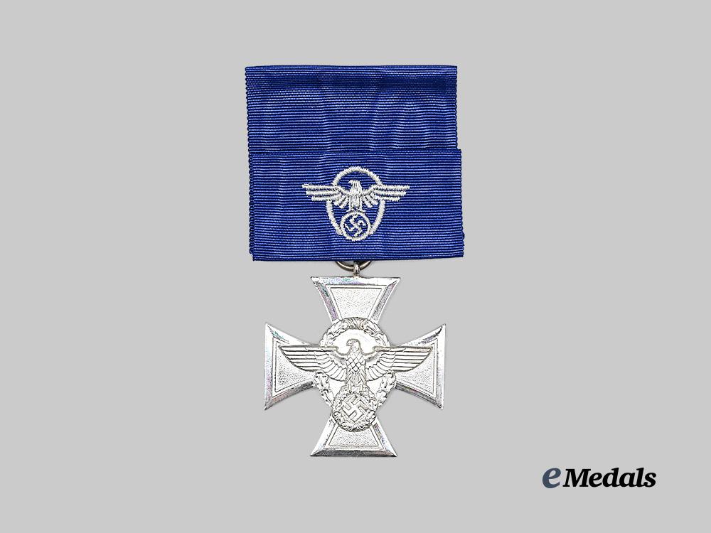 germany,_ordnungspolizei._a_long_service_award,_i_i_class_for18_years,_with_case_e_medals__g63443_6