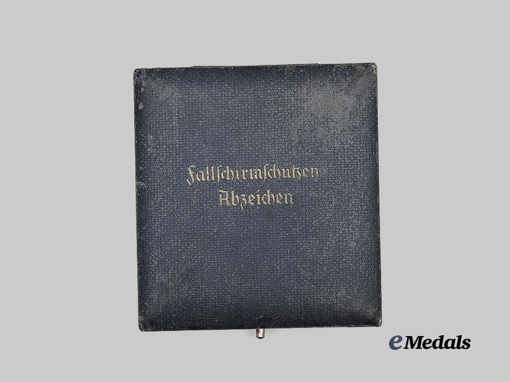 germany,_luftwaffe._a_fallschirmjäger_badge_presentation_case,_brick_pattern_variant3_e_medals__g63446_2