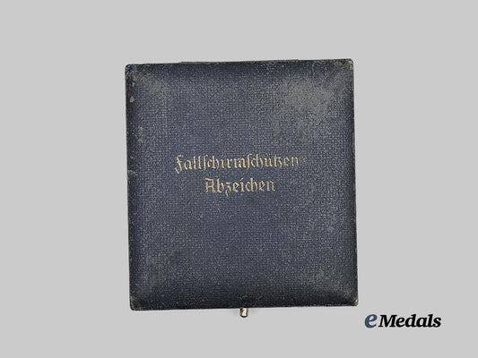germany,_luftwaffe._a_fallschirmjäger_badge_presentation_case,_brick_pattern_variant3_e_medals__g63446_2