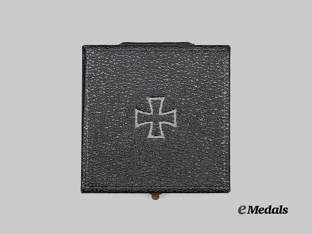 germany,_wehrmacht._a1939_iron_cross_i_class,_with_case,_unknown_maker_variant_e_medals__g63447_2