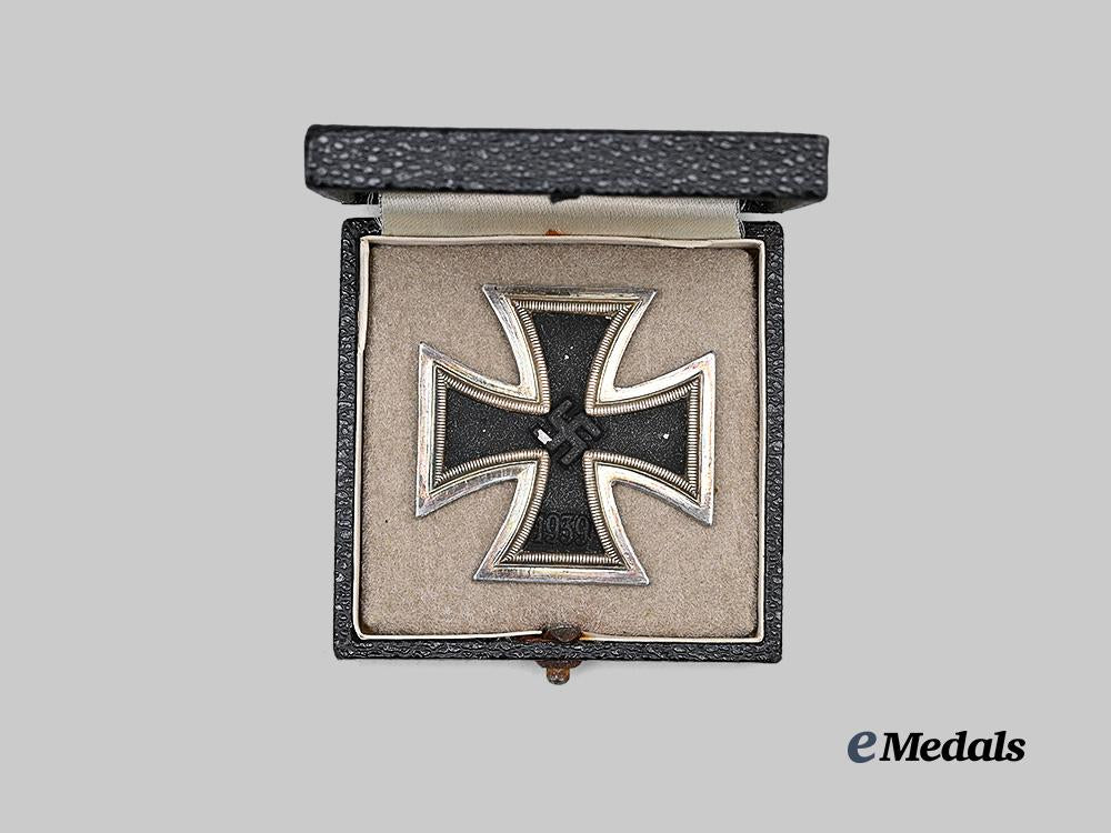 germany,_wehrmacht._a1939_iron_cross_i_class,_with_case,_unknown_maker_variant_e_medals__g63447_3