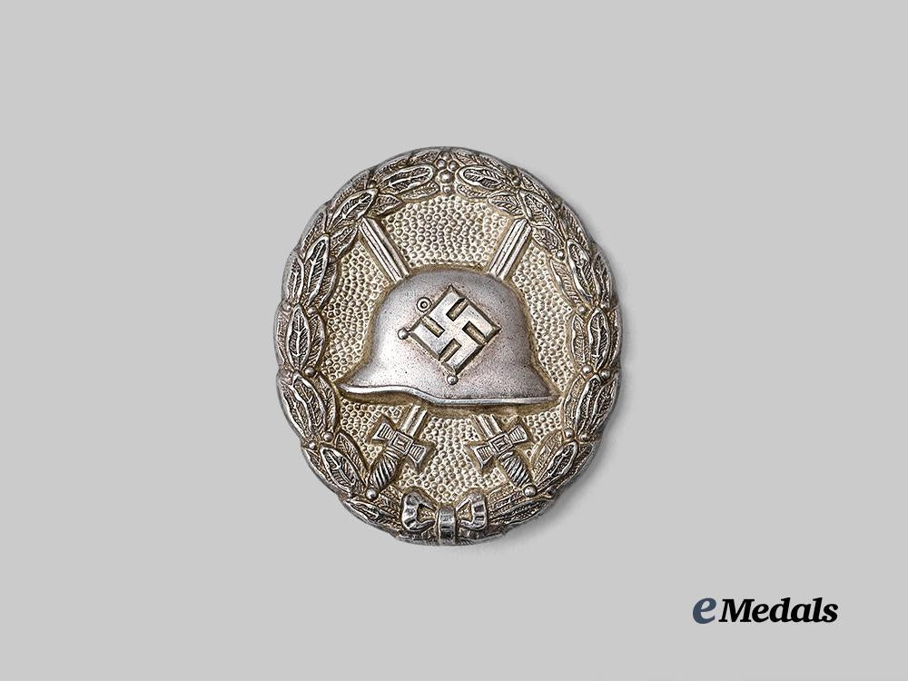 germany,_wehrmacht._a_rare_silver_grade_wound_badge,_first_pattern,_hohl_verbödet_variant_e_medals__g63457_2