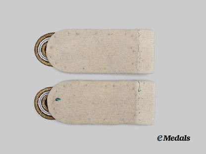germany,_luftwaffe._a_set_of_luftwaffe_generalmajor_shoulder_boards_e_medals__g63458_2