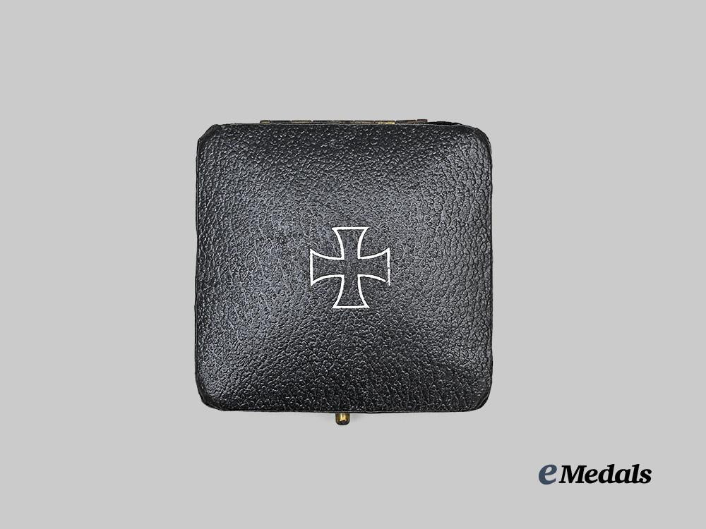 germany,_wehrmacht._a1939_iron_cross_i_class,_with_case,_by_paul_meybauer_e_medals__g63459_2