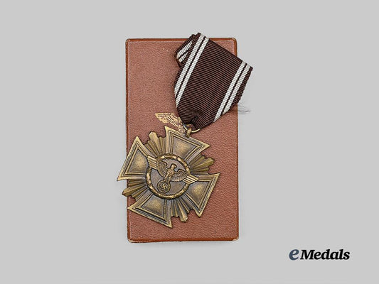 germany,_n_s_d_a_p._a_long_service_award,_i_i_i_class_for10_years_with_case,_light_version_by_e._ferdinand_wiedmann_e_medals__g63463_4