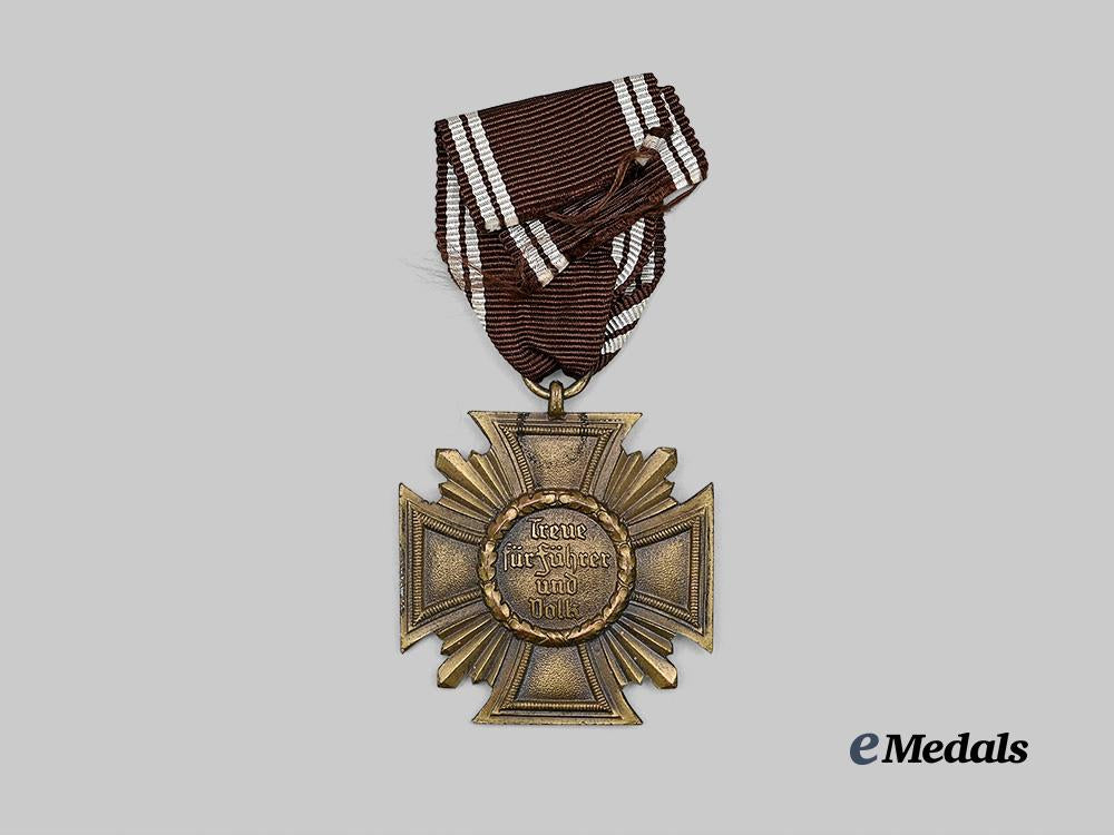 germany,_n_s_d_a_p._a_long_service_award,_i_i_i_class_for10_years_with_case,_light_version_by_e._ferdinand_wiedmann_e_medals__g63463_7