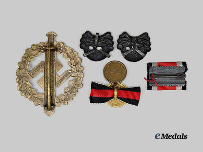 germany,_third_reich._a_mixed_lot_of_awards_and_insignia_e_medals__g63472_3