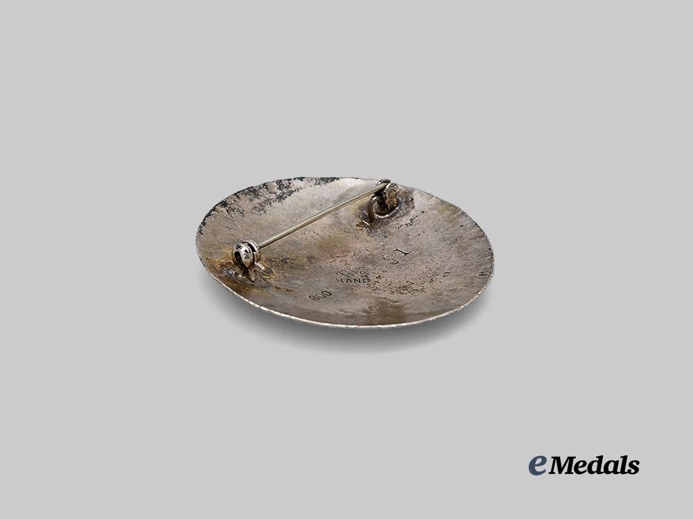germany,_third_reich._a_germanic_folk_art_brooch_in_silver_e_medals__g63476_4