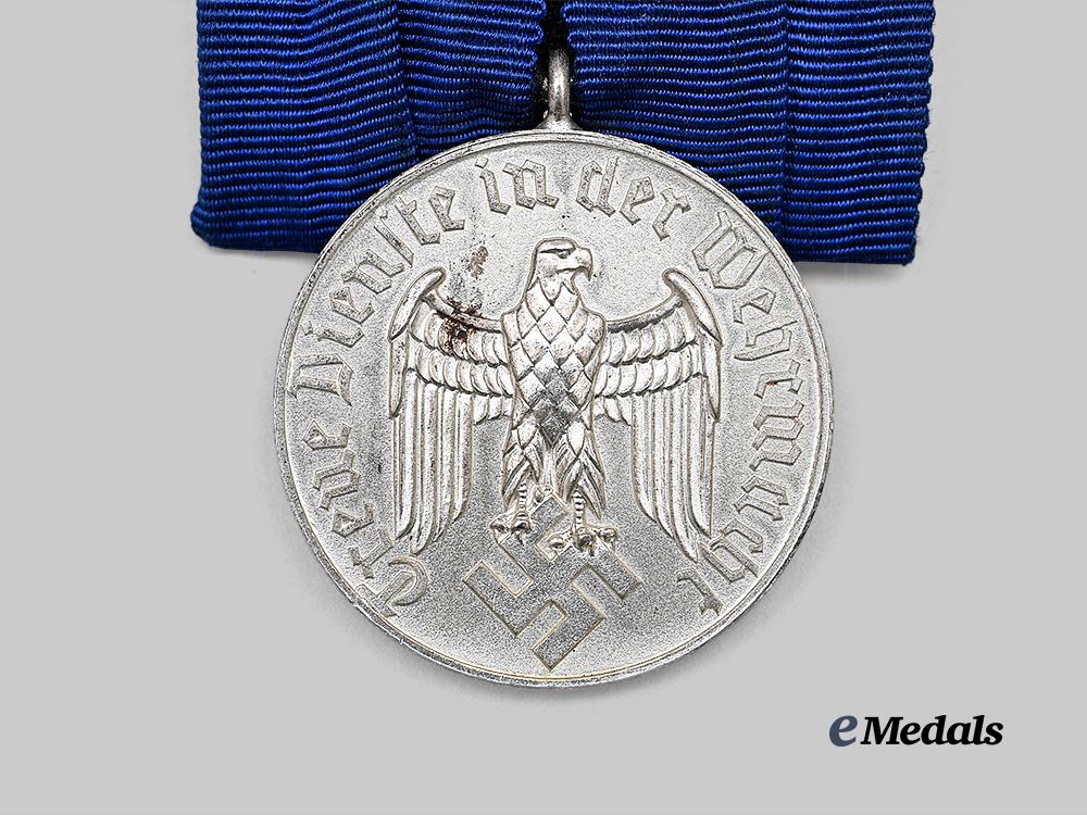 germany,_wehrmacht._a_long_service_award,_i_v_class_for4_years,_on_parade_mount_e_medals__g63478_3