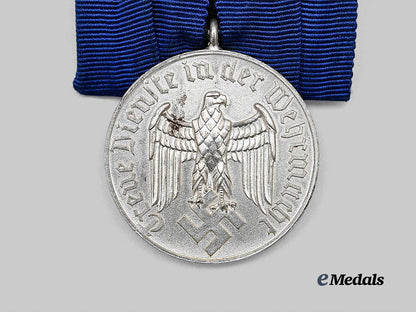 germany,_wehrmacht._a_long_service_award,_i_v_class_for4_years,_on_parade_mount_e_medals__g63478_3