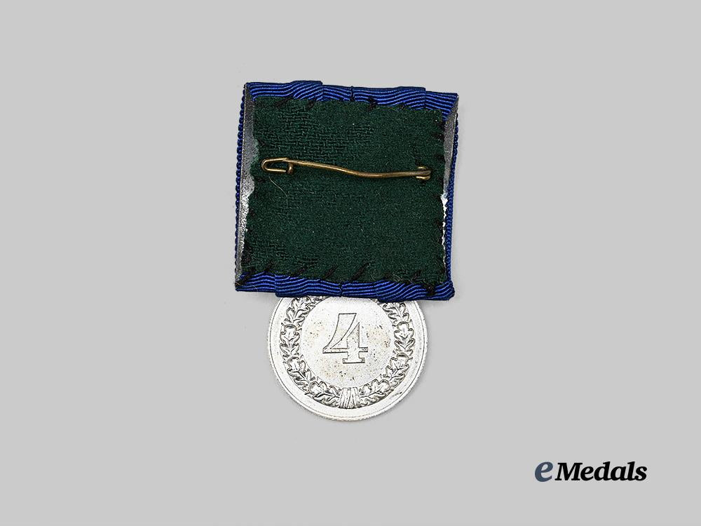 germany,_wehrmacht._a_long_service_award,_i_v_class_for4_years,_on_parade_mount_e_medals__g63478_4