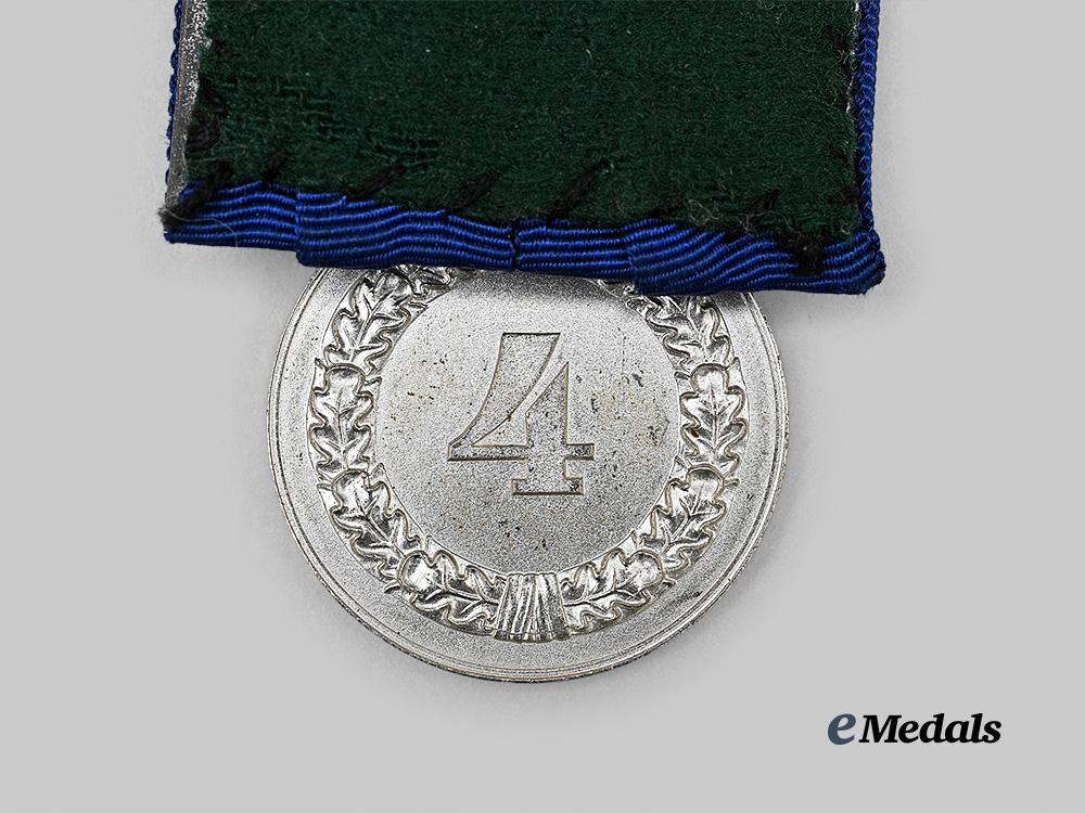 germany,_wehrmacht._a_long_service_award,_i_v_class_for4_years,_on_parade_mount_e_medals__g63478_5