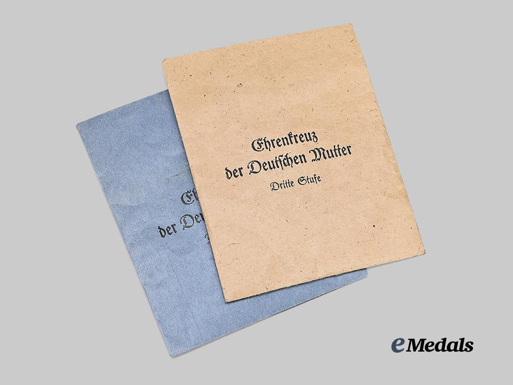 germany,_third_reich._a_pair_of_honour_crosses_of_the_german_mother,_bronze_and_silver_grades,_with_packages_e_medals__g63482_2