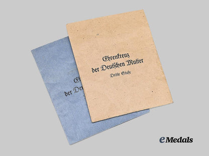 germany,_third_reich._a_pair_of_honour_crosses_of_the_german_mother,_bronze_and_silver_grades,_with_packages_e_medals__g63482_2