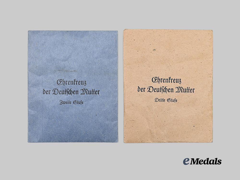 germany,_third_reich._a_pair_of_honour_crosses_of_the_german_mother,_bronze_and_silver_grades,_with_packages_e_medals__g63482_3
