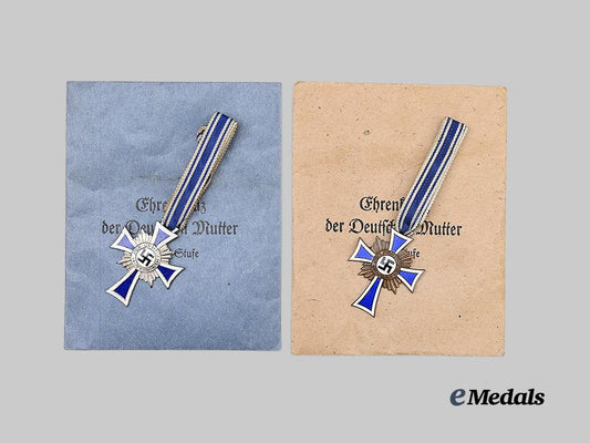 germany,_third_reich._a_pair_of_honour_crosses_of_the_german_mother,_bronze_and_silver_grades,_with_packages_e_medals__g63482_4