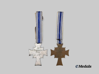 germany,_third_reich._a_pair_of_honour_crosses_of_the_german_mother,_bronze_and_silver_grades,_with_packages_e_medals__g63482_7