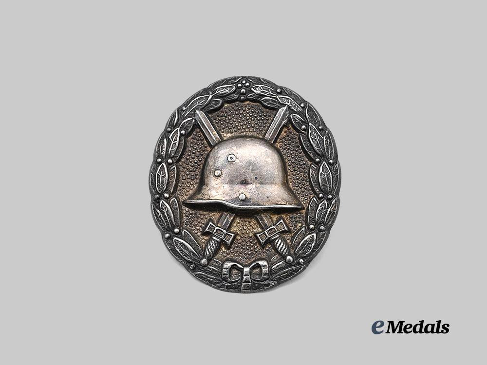 germany,_imperial._a_rare_silver_grade_wound_badge,_hollow_screwback_version_in_silver,_by_paul_meybauer_e_medals__g63488_2