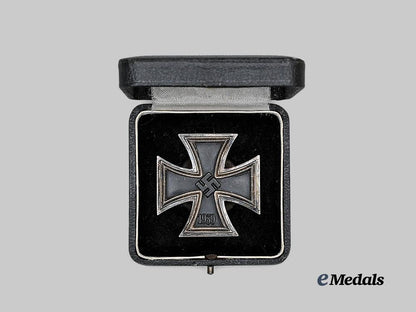 germany,_wehrmacht._a1939_iron_cross_i_class,_screwback_version_with_case,_by_rudolf_souval_e_medals__g63489_3