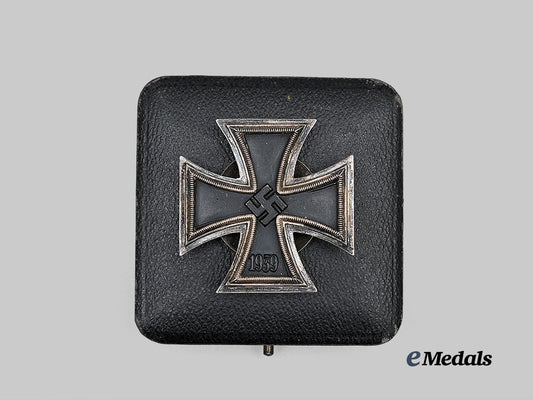 germany,_wehrmacht._a1939_iron_cross_i_class,_screwback_version_with_case,_by_rudolf_souval_e_medals__g63489_5