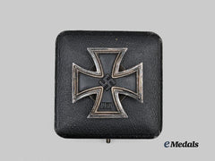 Germany, Wehrmacht. A 1939 Iron Cross I Class, Screwback Version with Case, by Rudolf Souval