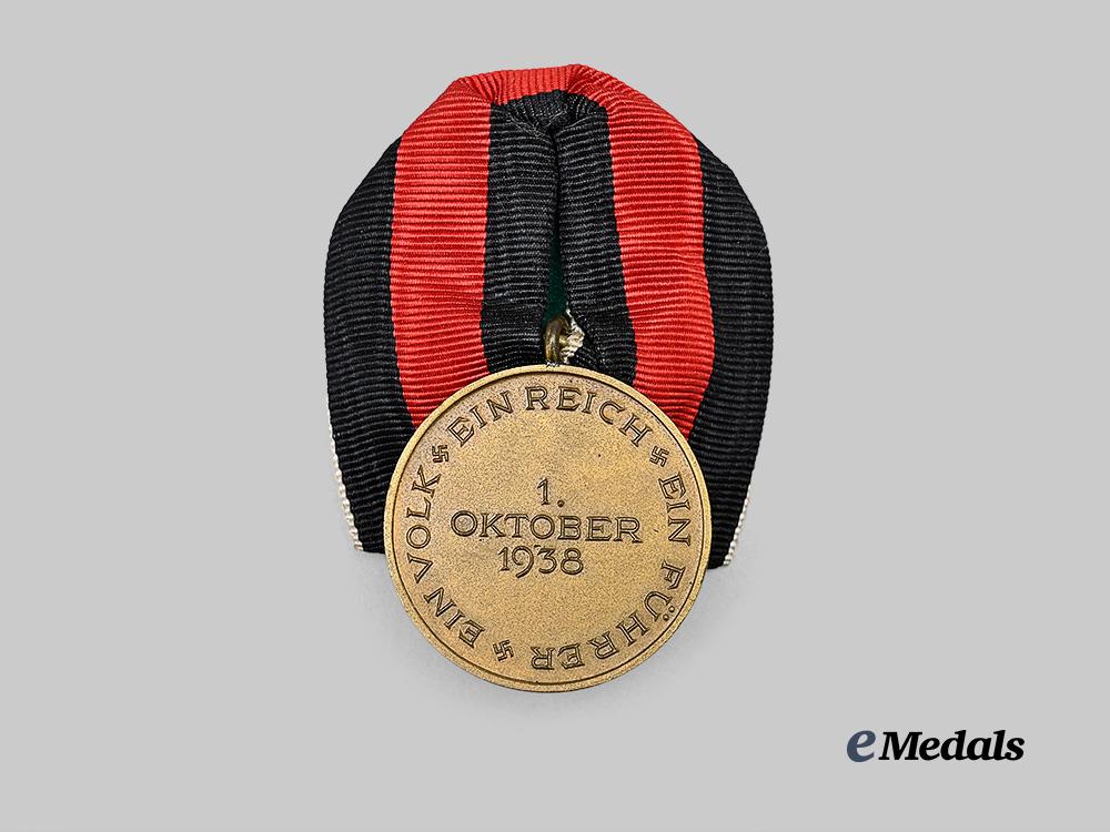 germany,_third_reich._a_sudetenland_medal,_on_parade_mount_with_package,_by_josef_bergs&_co._e_medals__g63516_7
