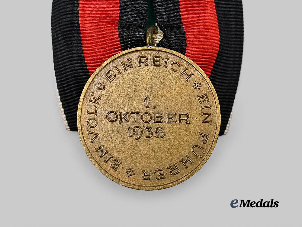 germany,_third_reich._a_sudetenland_medal,_on_parade_mount_with_package,_by_josef_bergs&_co._e_medals__g63516_8