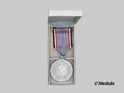 germany,_third_reich._a_mint_air_defence_honour_decoration,_i_i_class,_with_case_e_medals__g63527_3
