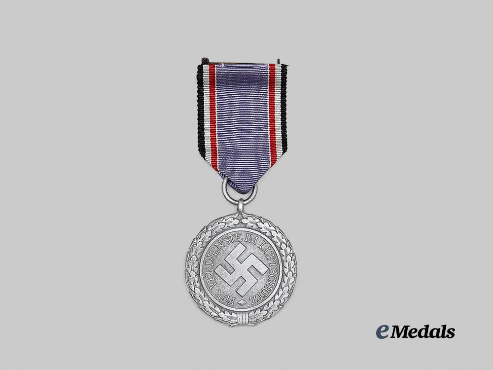 germany,_third_reich._a_mint_air_defence_honour_decoration,_i_i_class,_with_case_e_medals__g63527_5
