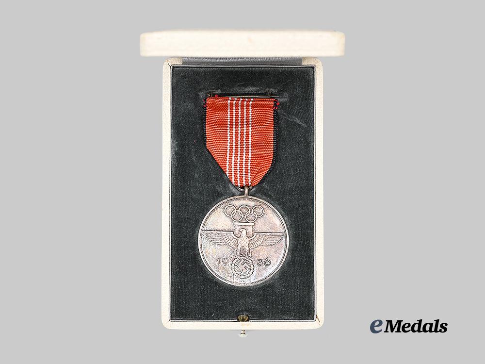 germany,_third_reich._an_olympic_games_commemorative_medal,_with_case_e_medals__g63528_3