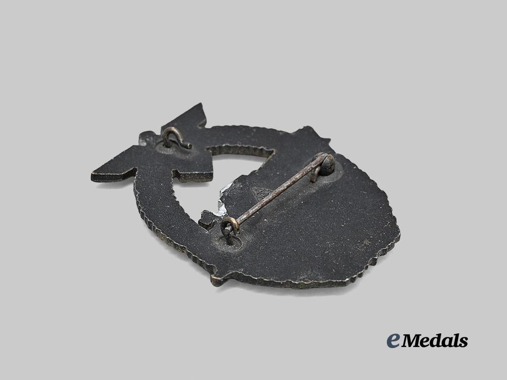 germany,_kriegsmarine._an_s-_boat_war_badge,_second_pattern_with_packacge,_a_s_in_triangle_maker_e_medals__g63530_6