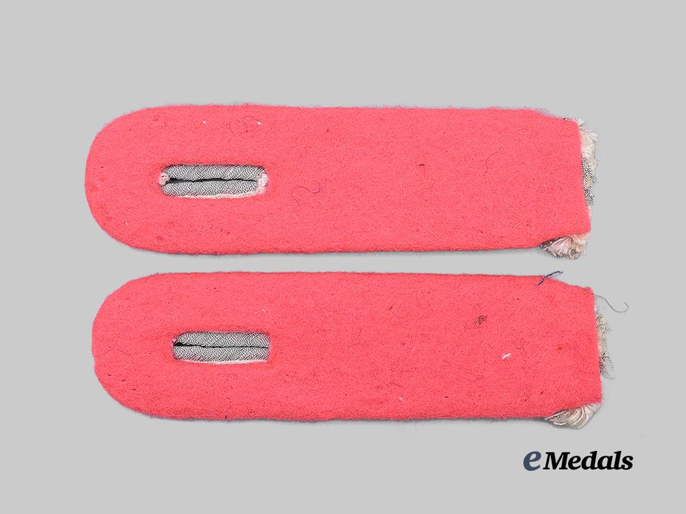 germany,_heer._a_set_of_panzer_troops_leutnant_shoulder_boards_e_medals__g63531_3