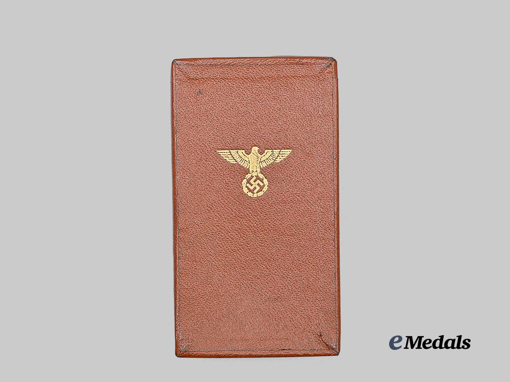 germany,_n_s_d_a_p._a_long_service_award,_i_i_i_class_for10_years_with_period_case,_by_paul_meybauer_e_medals__g63534_2