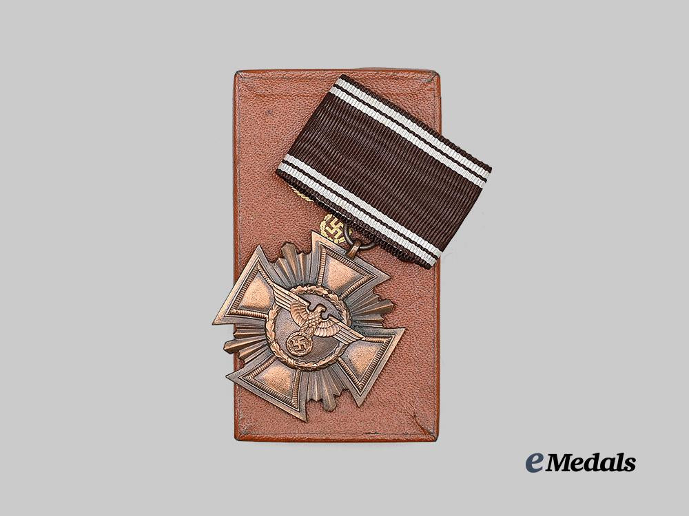 germany,_n_s_d_a_p._a_long_service_award,_i_i_i_class_for10_years_with_period_case,_by_paul_meybauer_e_medals__g63534_4