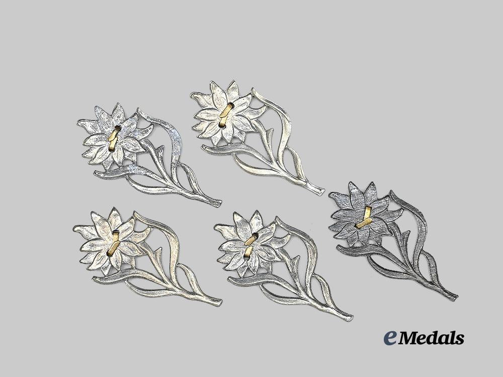 germany,_third_reich._a_mixed_lot_of_edelweiss_cap_insignia_for_h_j_and_s_a_personnel_e_medals__g63539_3