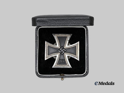 germany,_wehrmacht._a1939_iron_cross_i_class,_screwback_version_with_case,_by_b._h._mayer_e_medals__g63544_3