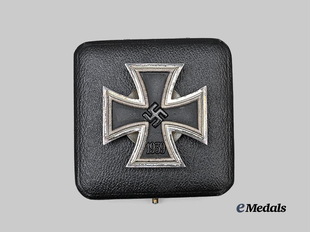 germany,_wehrmacht._a1939_iron_cross_i_class,_screwback_version_with_case,_by_b._h._mayer_e_medals__g63544_5