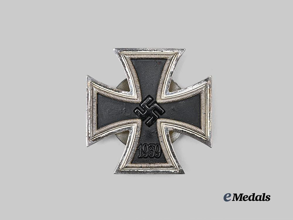 germany,_wehrmacht._a1939_iron_cross_i_class,_screwback_version_with_case,_by_b._h._mayer_e_medals__g63544_6