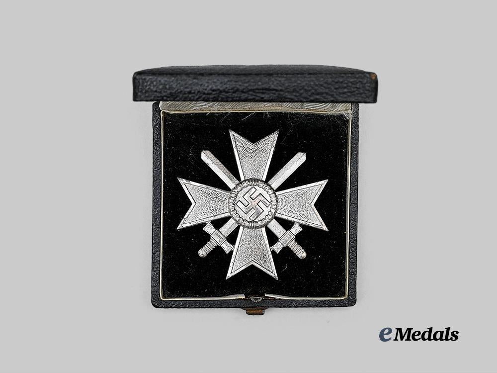 germany,_wehrmacht._a_war_merit_cross,_i_class_with_sword_and_case,_by_carl_poellath_e_medals__g63555_3