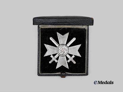 germany,_wehrmacht._a_war_merit_cross,_i_class_with_sword_and_case,_by_carl_poellath_e_medals__g63555_3