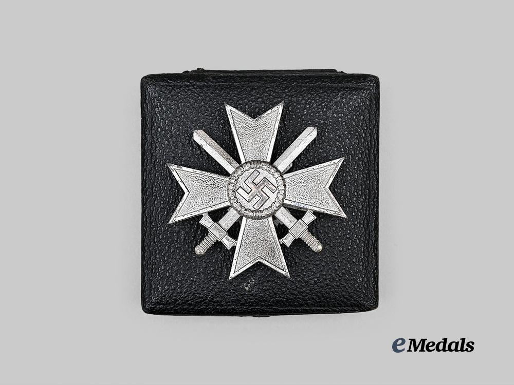germany,_wehrmacht._a_war_merit_cross,_i_class_with_sword_and_case,_by_carl_poellath_e_medals__g63555_4