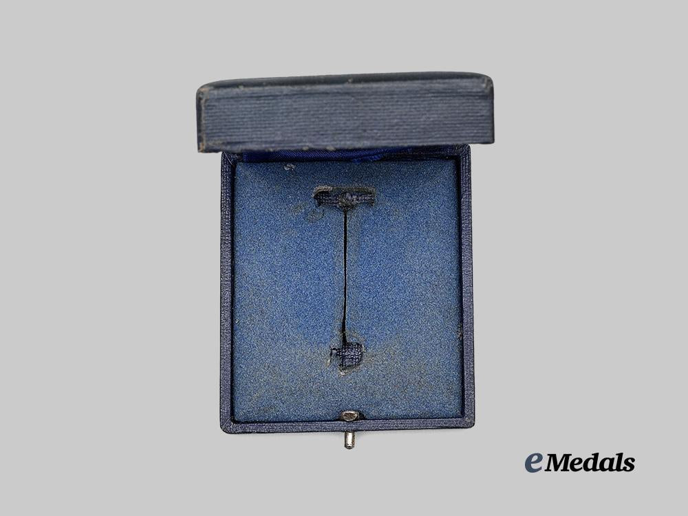 germany,_luftwaffe._a_radio_operator_and_air_gunner_badge_presentation_case,_type_m_e_medals__g63564_3