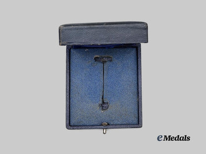 germany,_luftwaffe._a_radio_operator_and_air_gunner_badge_presentation_case,_type_m_e_medals__g63564_3
