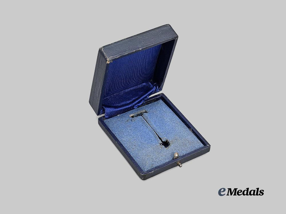 germany,_luftwaffe._a_radio_operator_and_air_gunner_badge_presentation_case,_type_m_e_medals__g63564_4