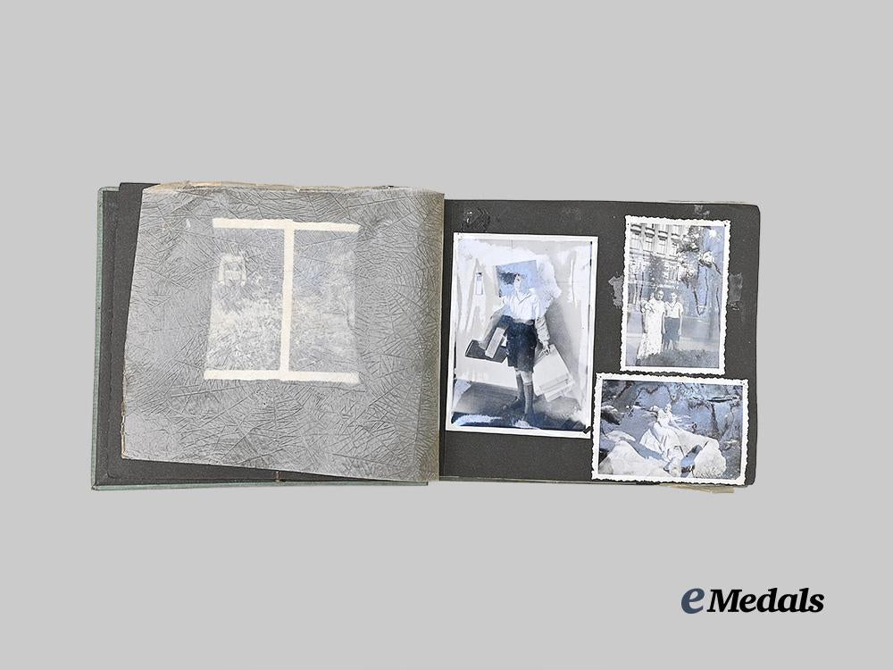 germany,_heer._the_photo_album,_awards,_and_insignia_of_wolfgang_schulz,_qualified_helmsman_e_medals__g63573_5