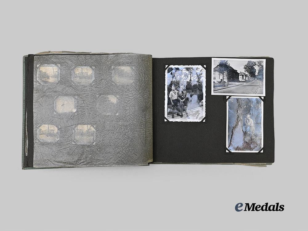 germany,_heer._the_photo_album,_awards,_and_insignia_of_wolfgang_schulz,_qualified_helmsman_e_medals__g63573_8