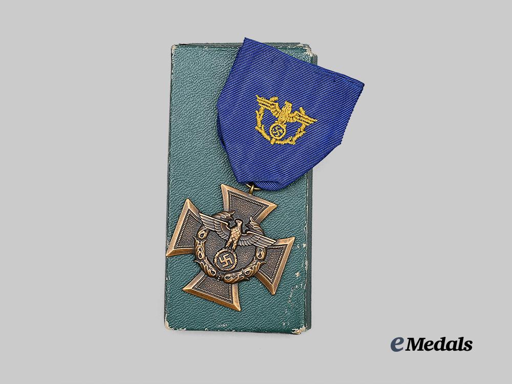 germany,_third_reich._a_mint_customs_and_border_service_decoration,_with_case_e_medals__g63584_4